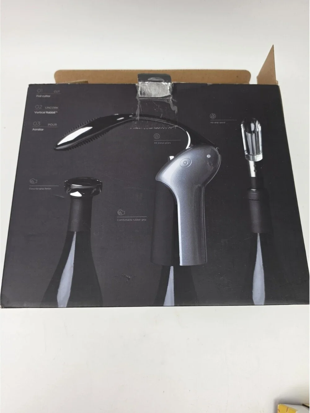 NEW Rabbit Vertical Rabbit With Aerator Pourer Foil Cutter Gift Set Open Box